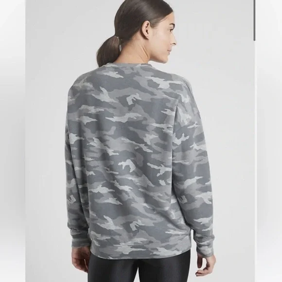 Athleta Camo Crewneck Balance Pullover Sweatshirt Grey Camo Size Medium Tall - Picture 2 of 8